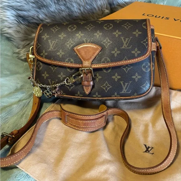 Louis Vuitton Sologne Vintage Crossbody Bag **Authentic - Picture 17 of 17